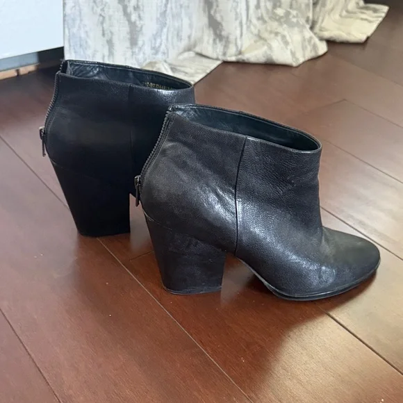 Cole Haan Black Chelsea Ankle Boots with Block Heel Size 9.5 - Picture 4 of 5